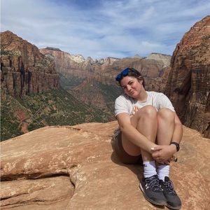 Meet your Posher, Aniston